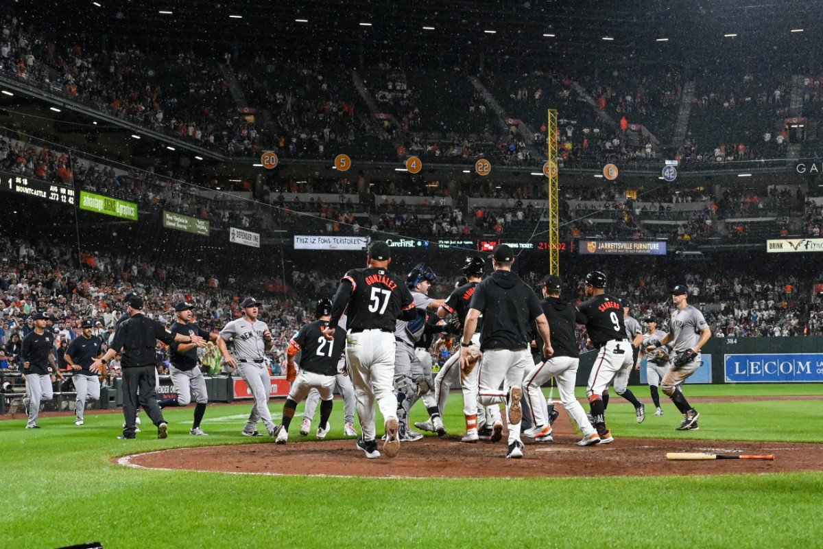 Orioles Yankees Brawl: A Breakdown of the On-Field Chaos.