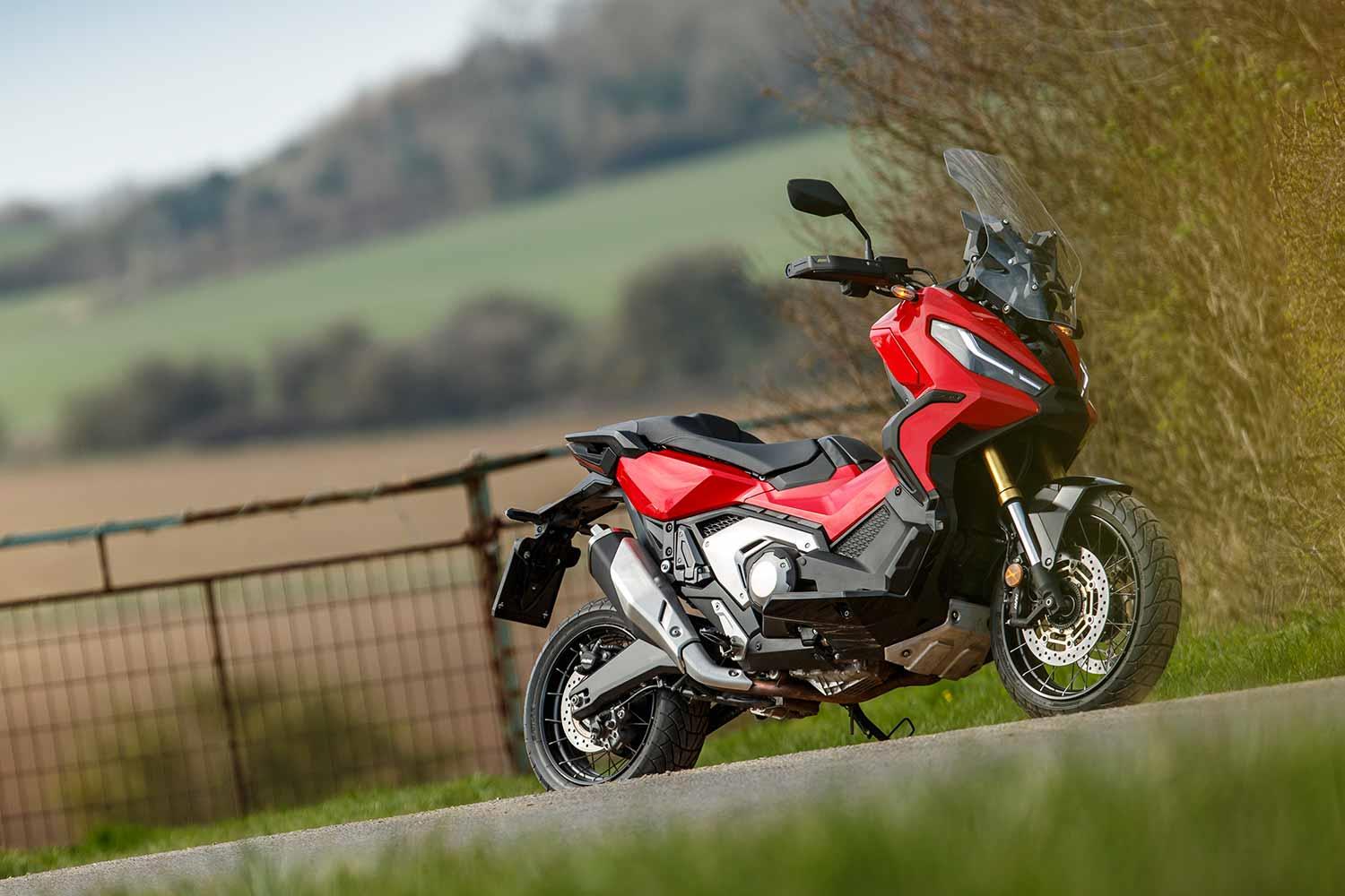 Honda X-ADV 750 Specs: How Does This Adventure Scooter Stack Up? Lets See!