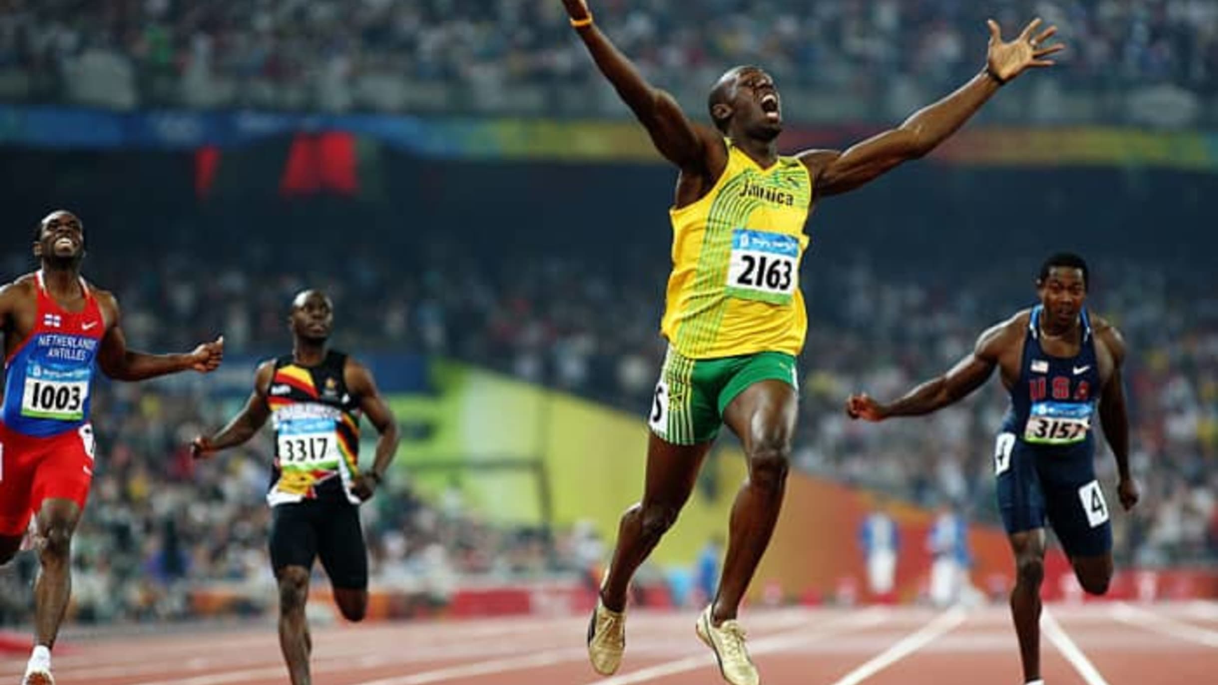 Athletes Take Picture with Usain Bolt: You Wont Believe How Many People Want a Photo with Him