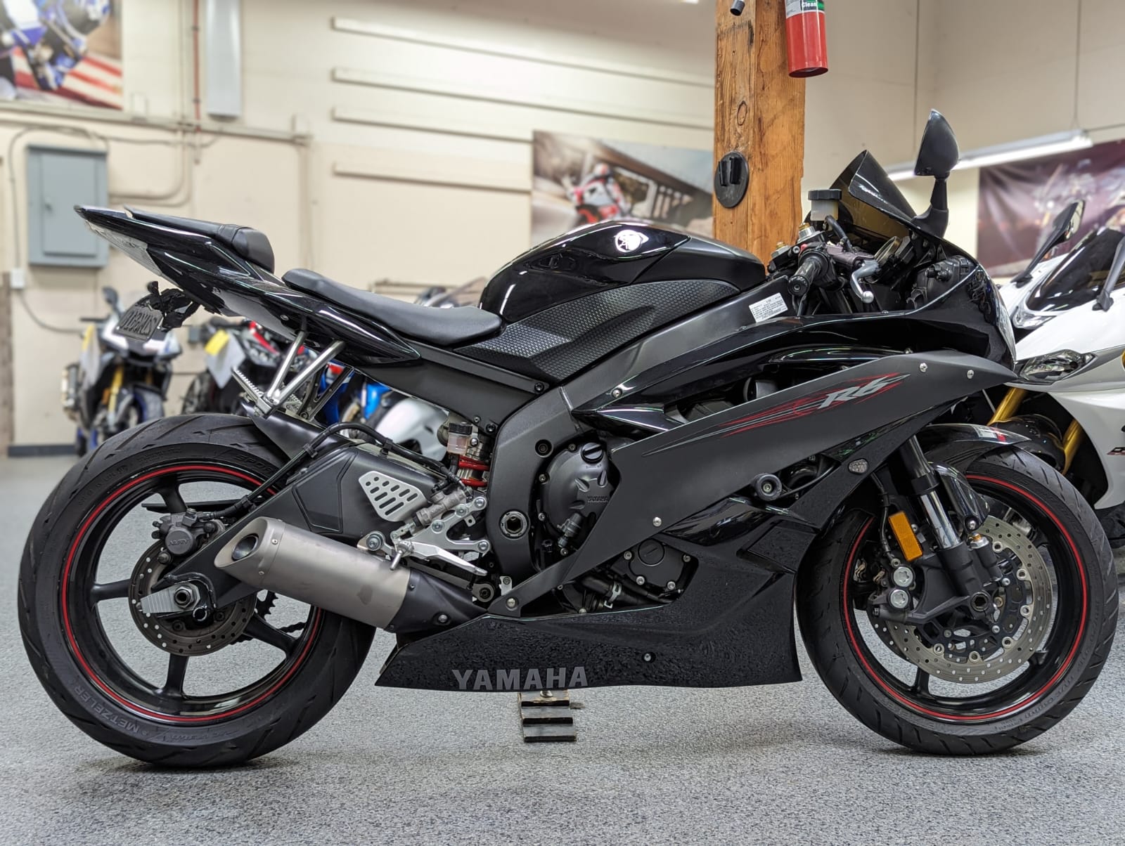 r6 raven 2006 Specs and Features: Everything You Need to Know