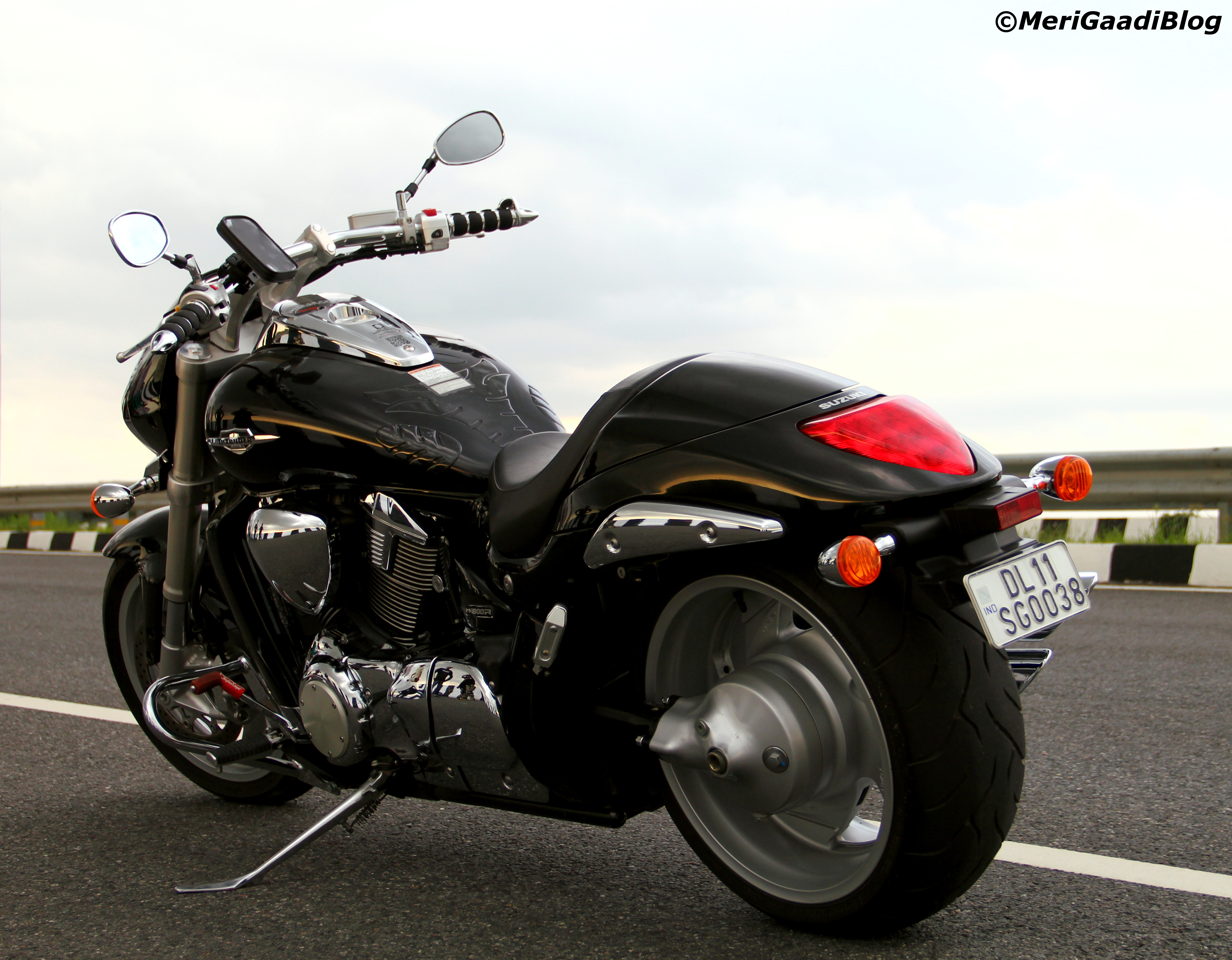 Suzuki Intruder 1800 M Review: Is This Big Cruiser Bike Right for You?
