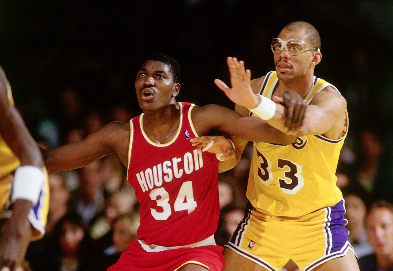 Did Hakeem Ever Lose to the Lakers? A Simple Breakdown of Their Matchups.
