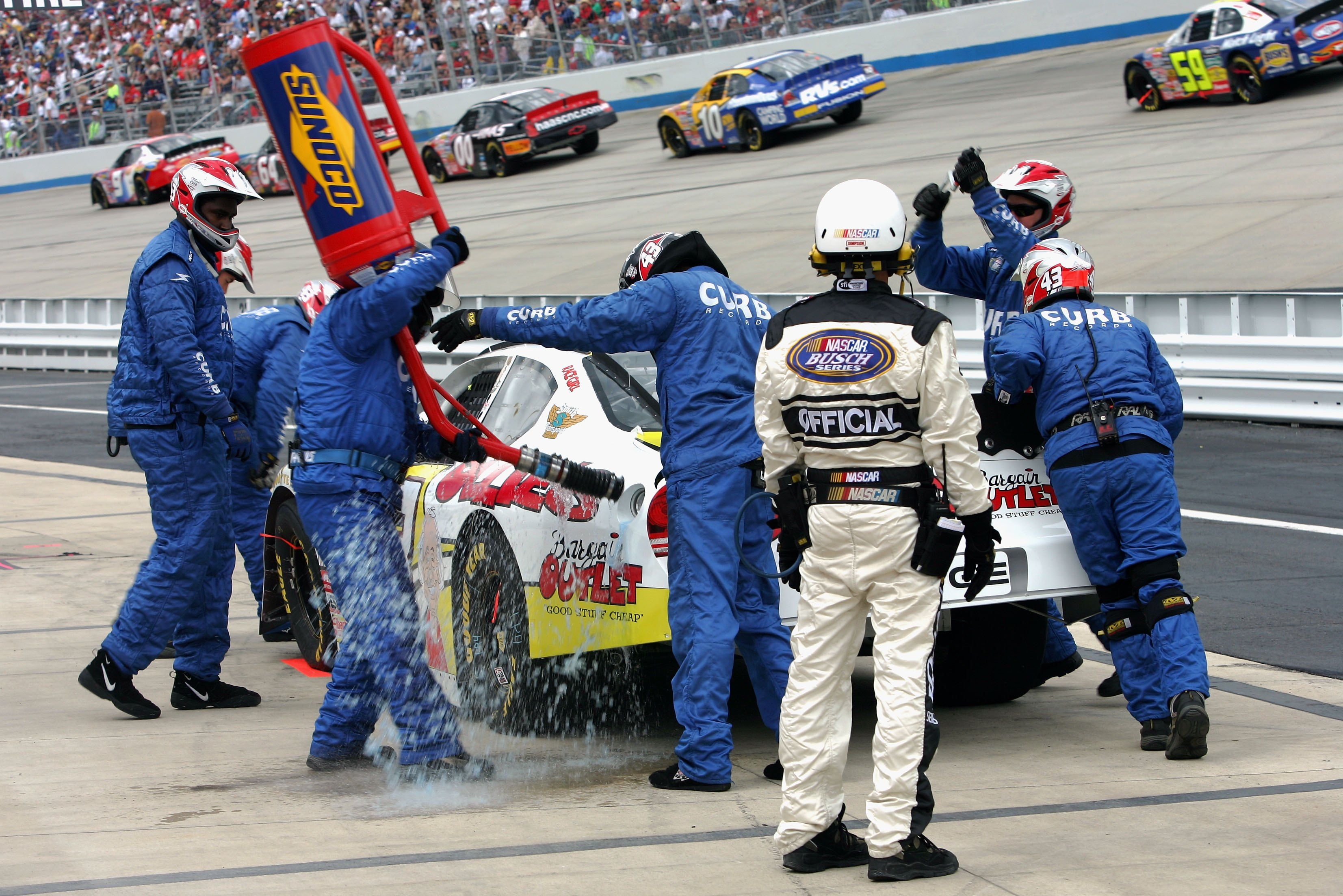 NASCAR fuel economy tricks: how do NASCAR drivers maximize their fuel efficiency?
