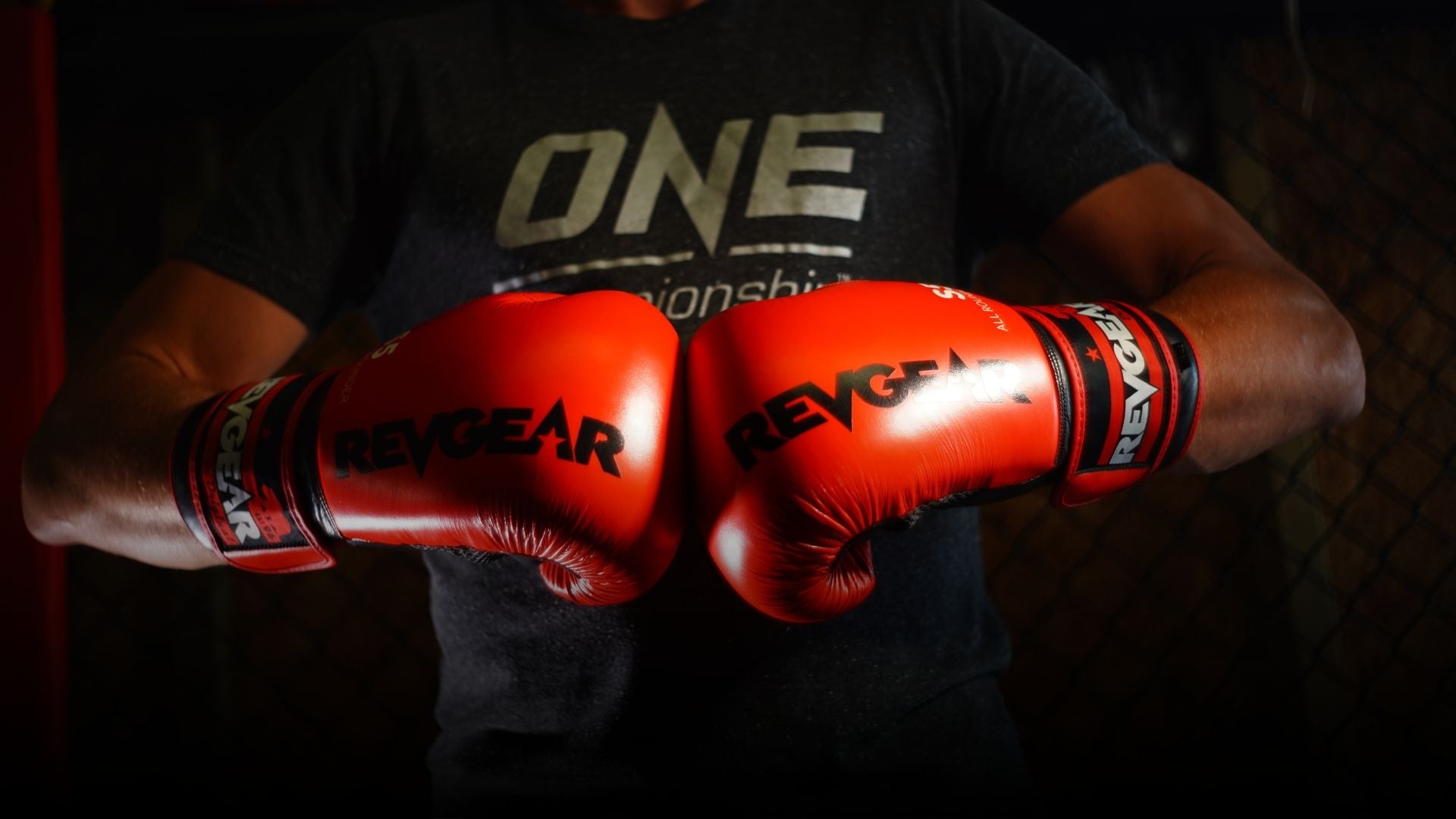 What size gloves do heavyweights use? Heres a quick answer for boxing fans!