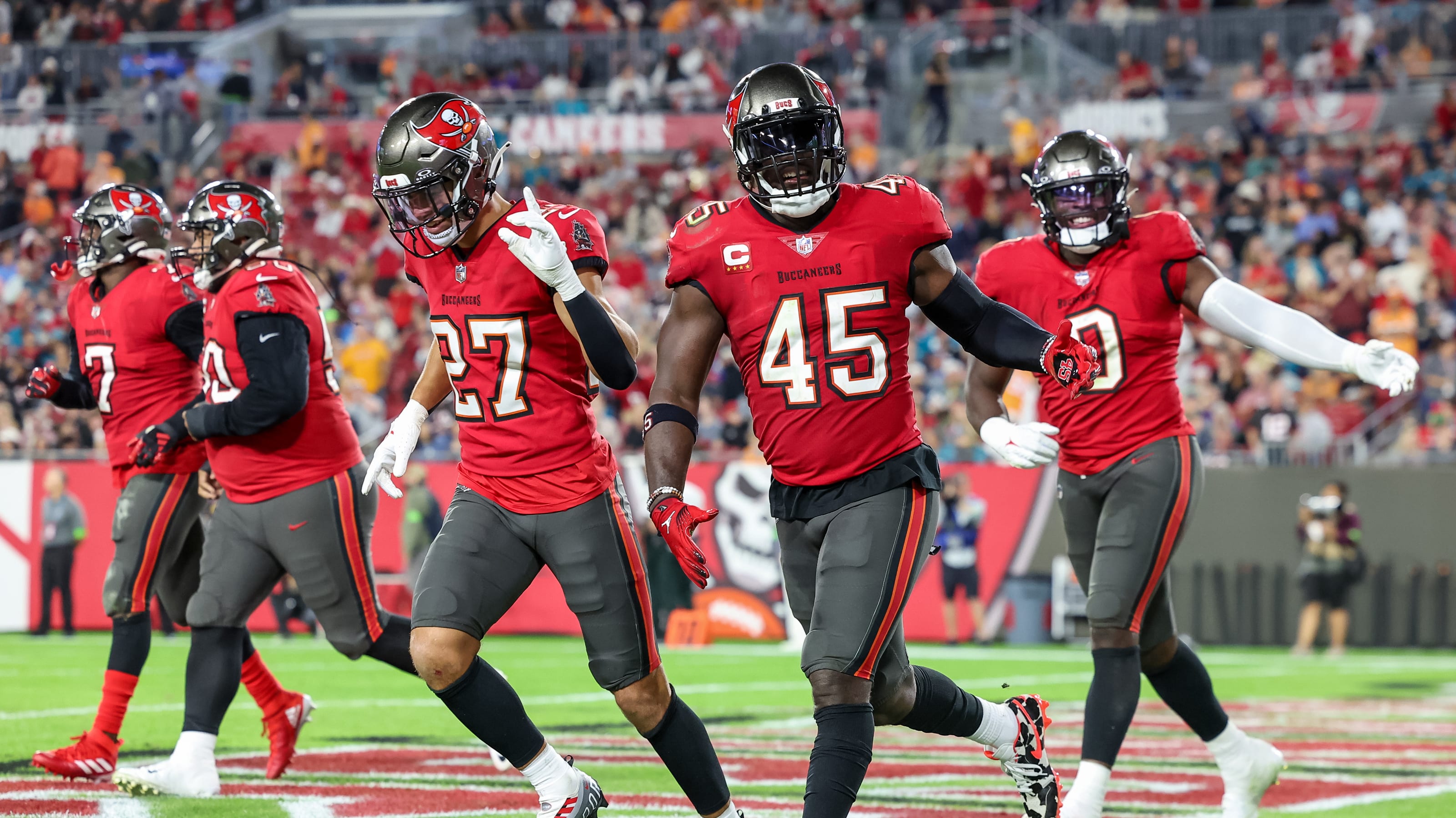 Tampa Bay Free Agents: Whos Staying and Whos Going (NFL 2024)?