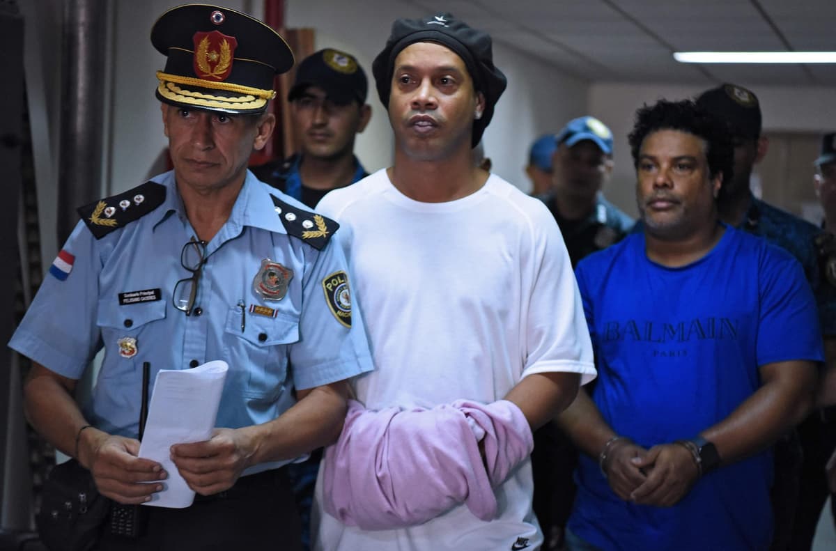 That time Ronaldinho in jail shocked everyone: Looking back at the legends prison stay story.