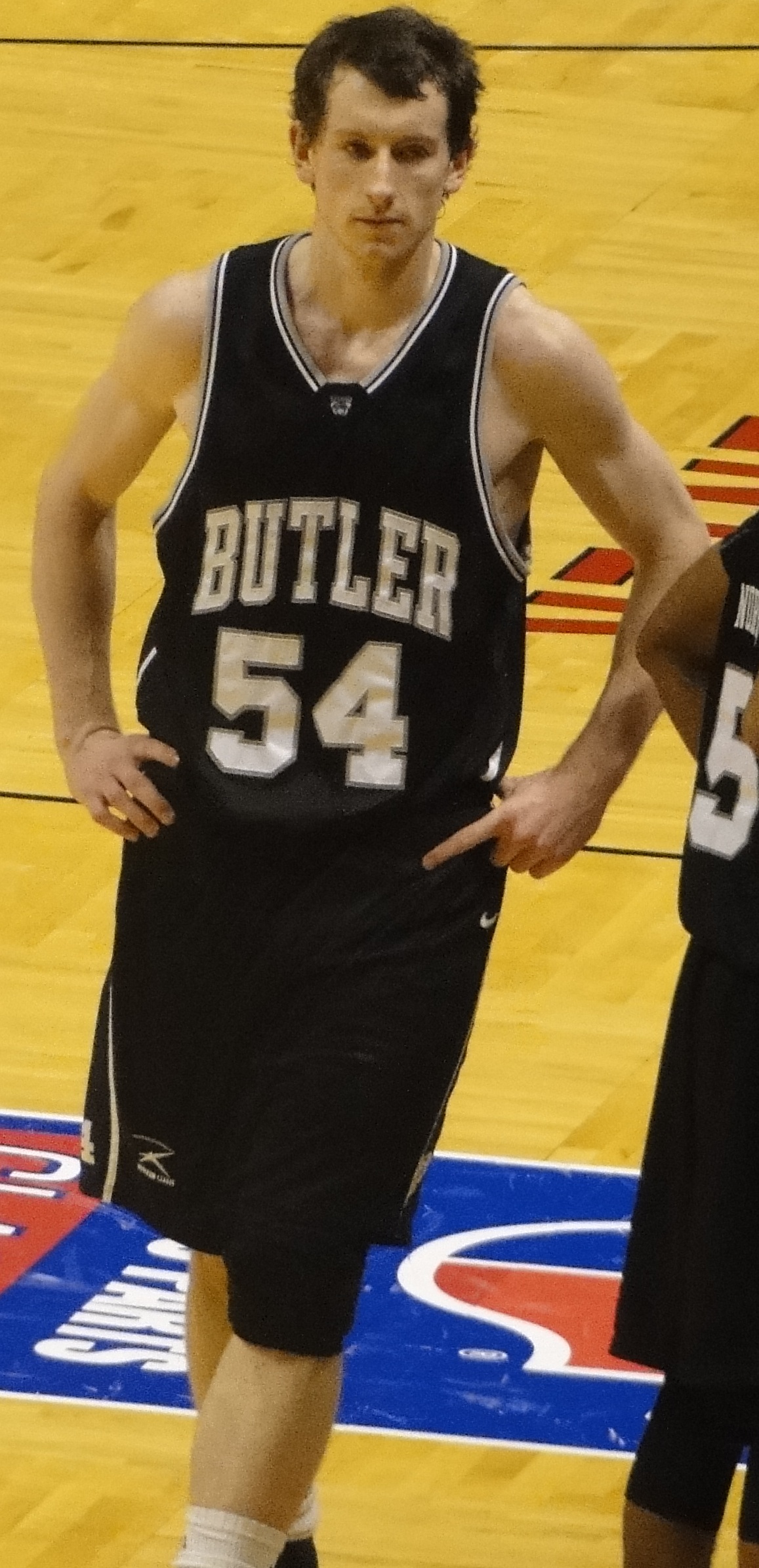 Matt Howard Height: How Tall Is He Really (Simple Facts)