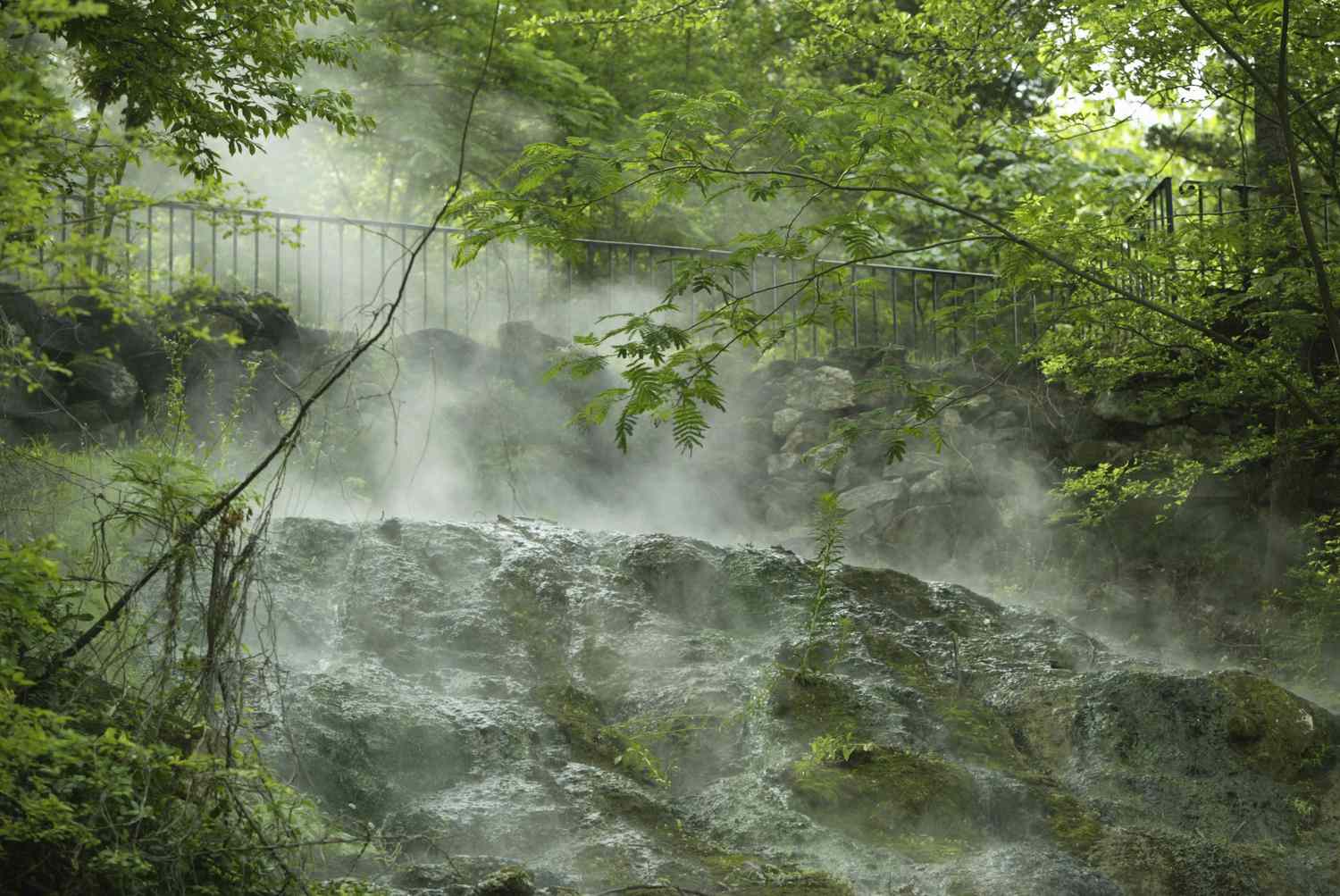 Visiting Hot Springs in April? Simple Guide for the weather!