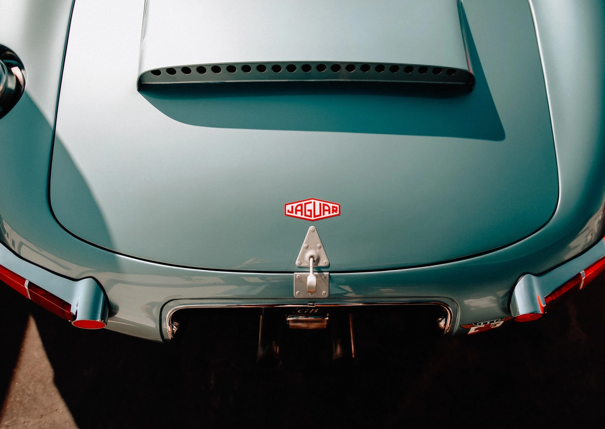 Classic to Modern: Discover the Range of Jaguar Colors.