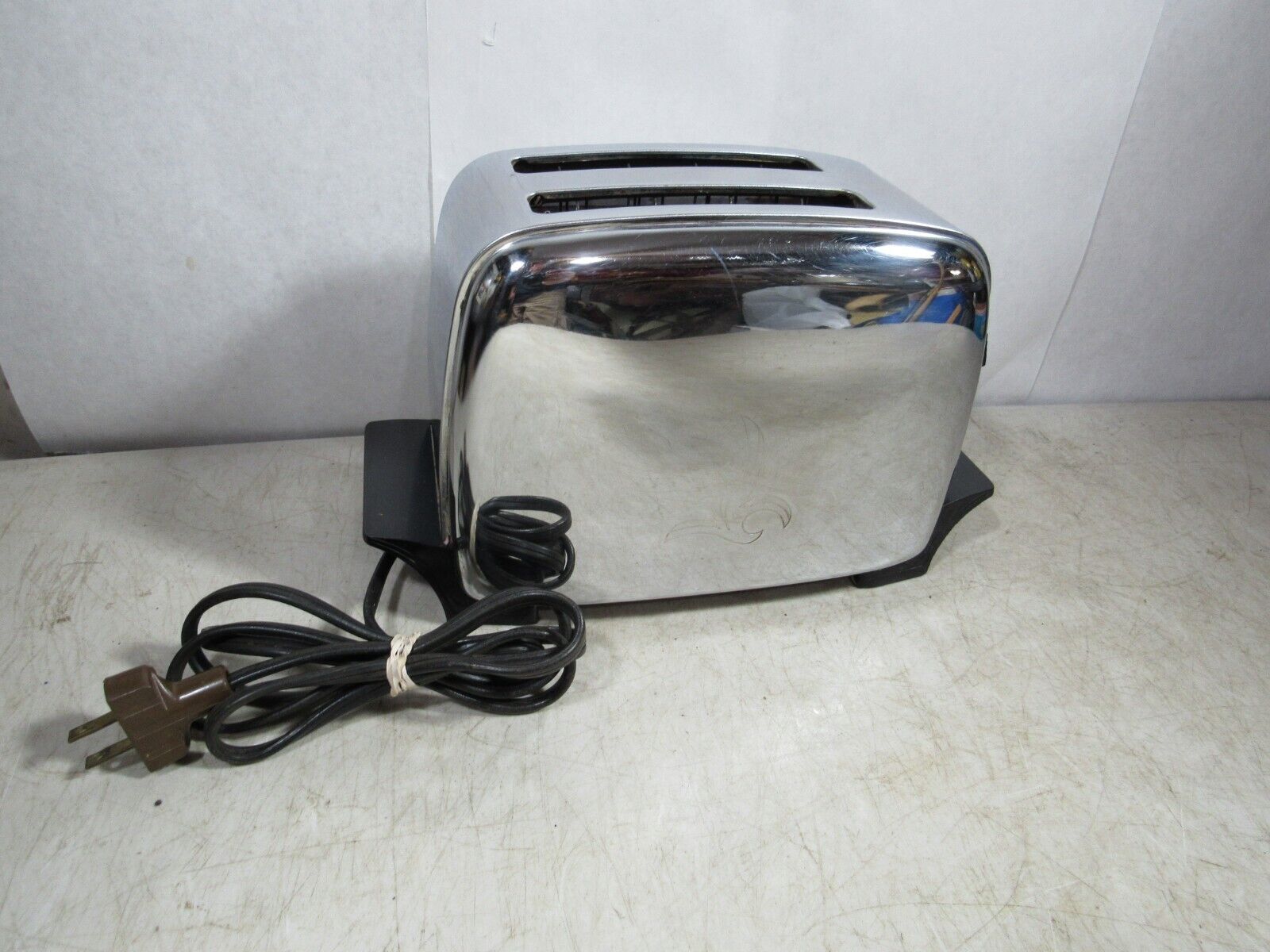 Where Can You Find a Real 1950s Toaster? Check Out These Great Vintage Shops Online Now.