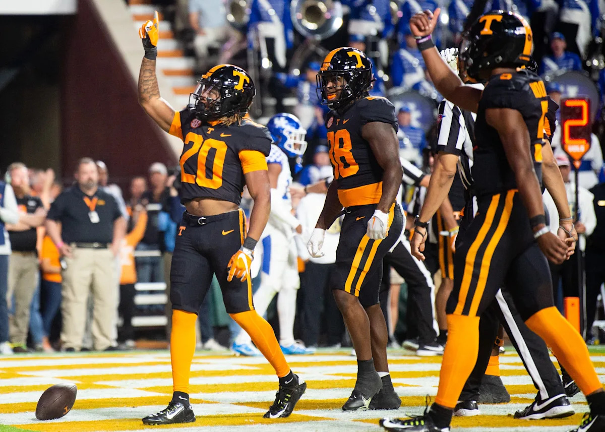 TN Vols Black Uniforms: History and Fan Reactions