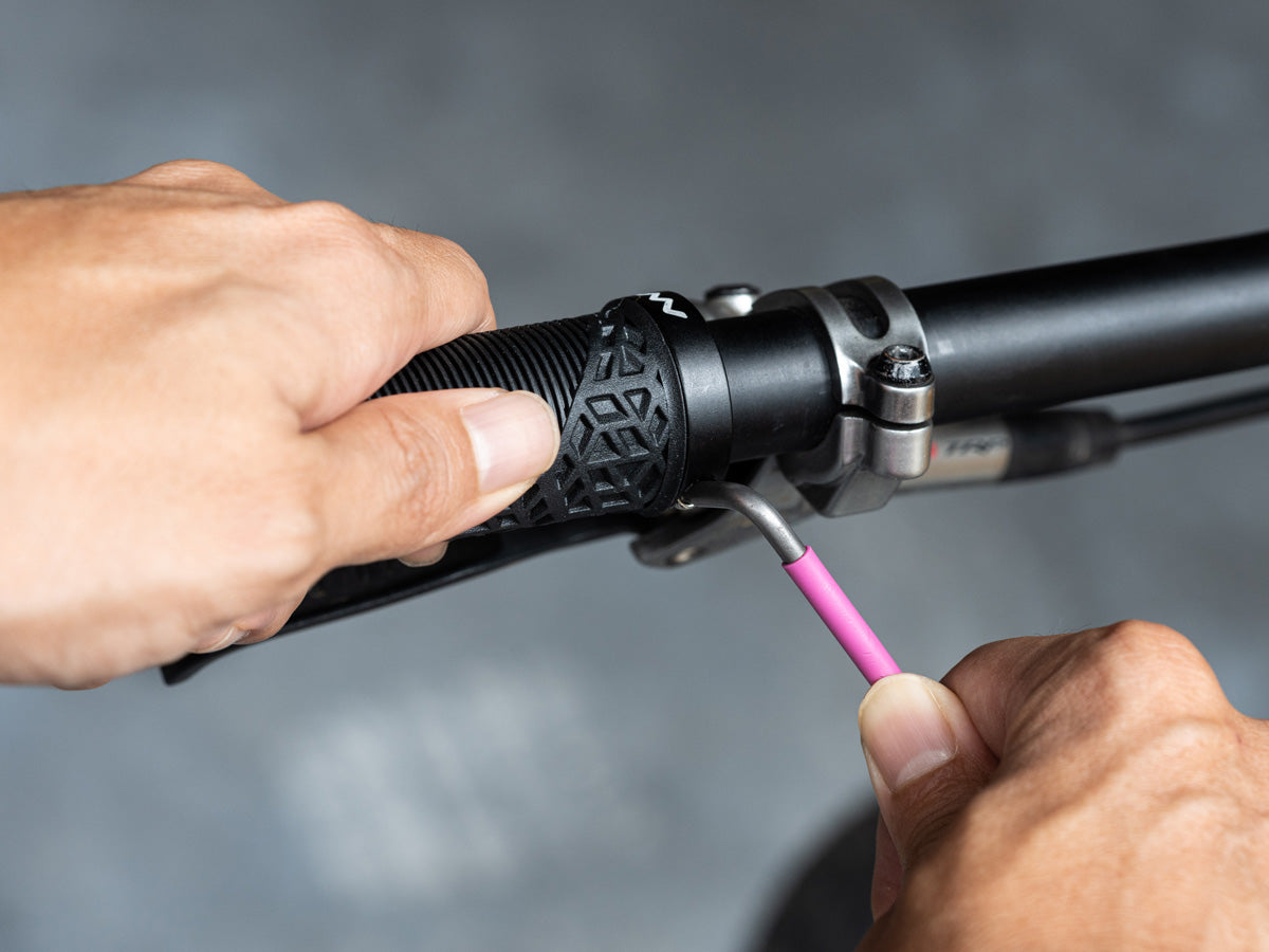 Easy Guide to Removing Handlebar Grips Like a Pro