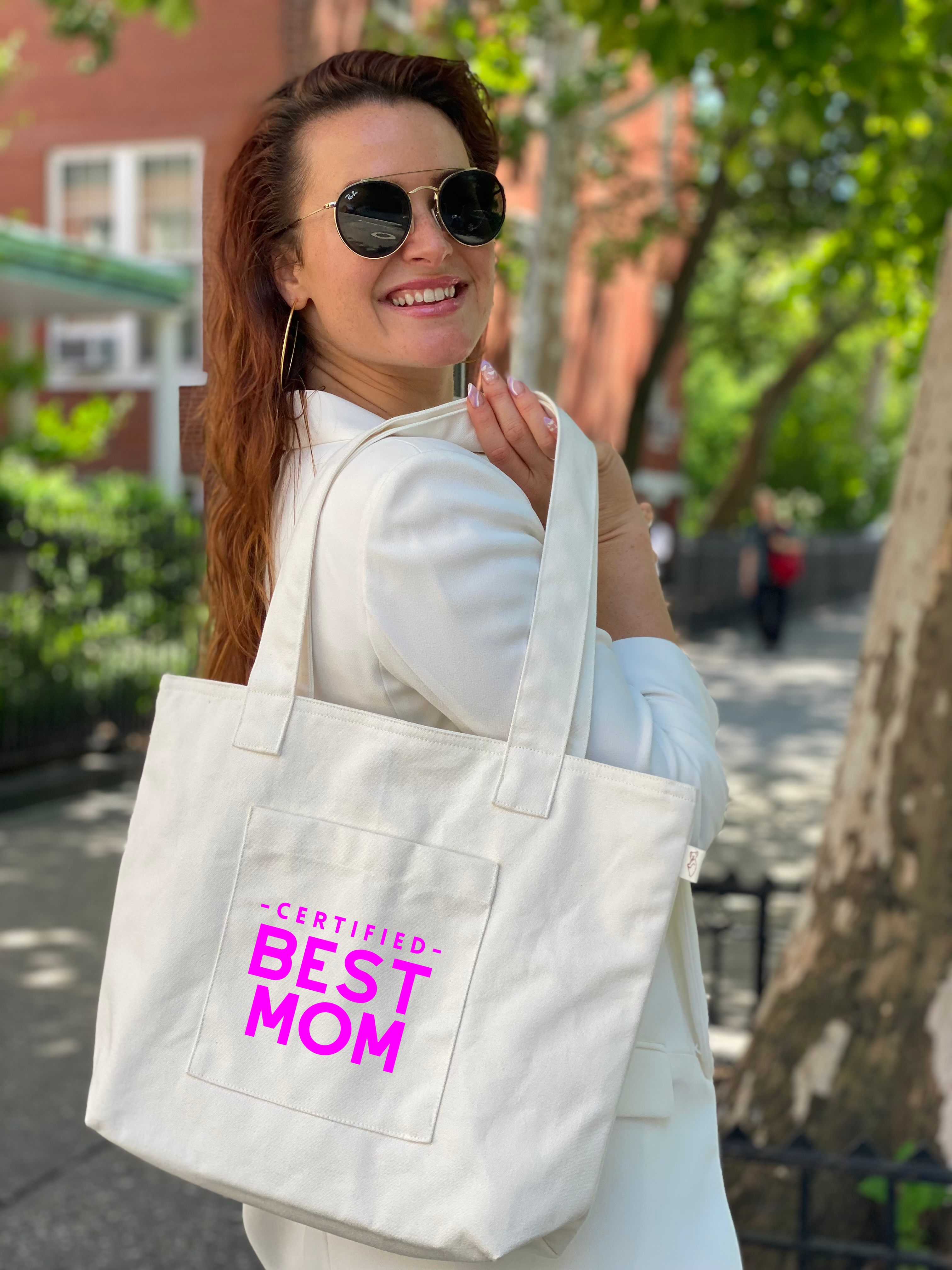 Pink tote mom style! (So cool!)