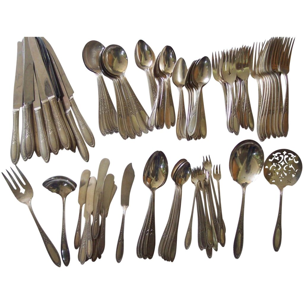 How to spot real rogers company silverware? Quick tricks for anyone buying or collecting it.