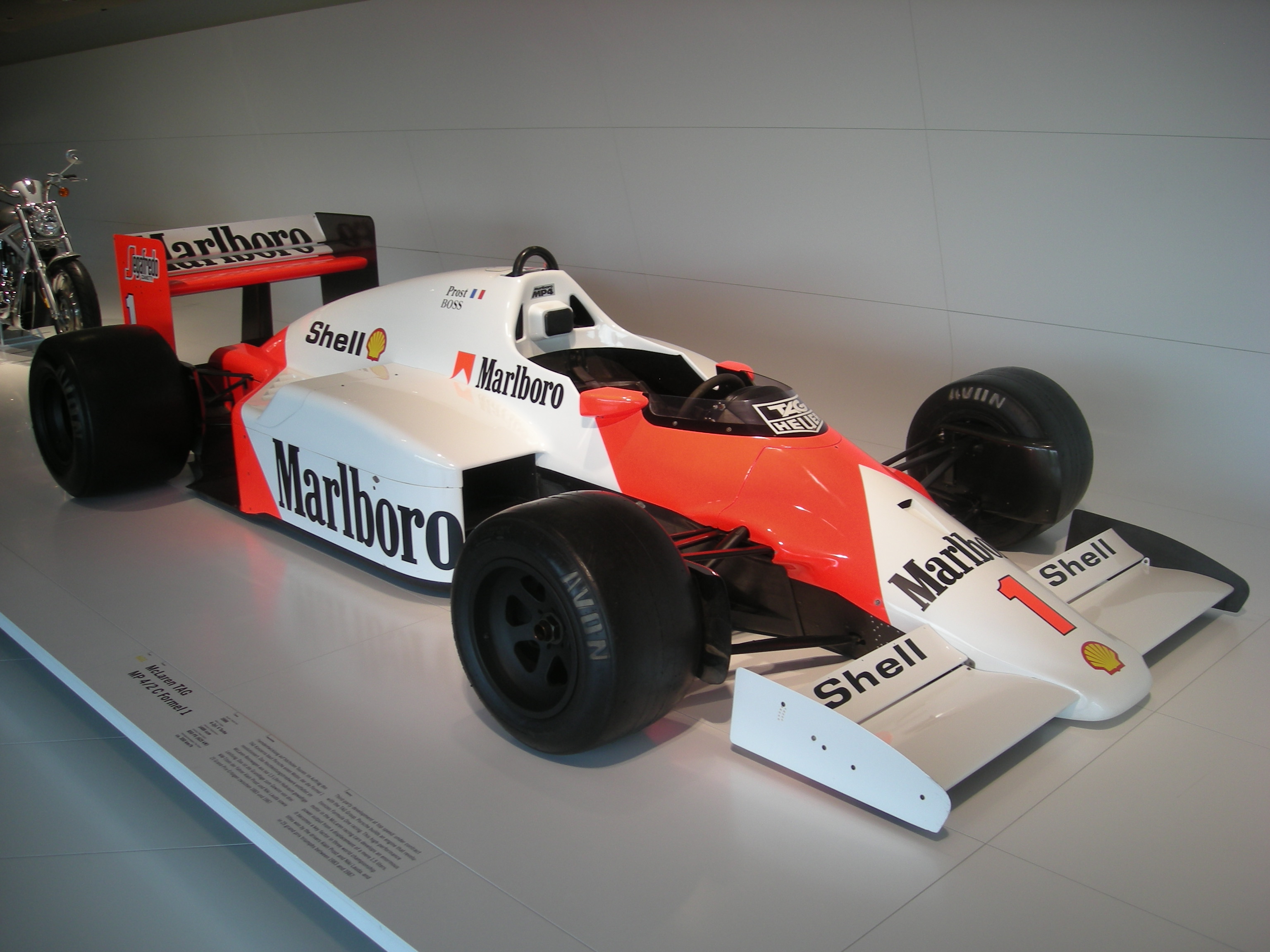 What is the mp4/2 mclaren? Learn these cool facts about this legendary F1 car.