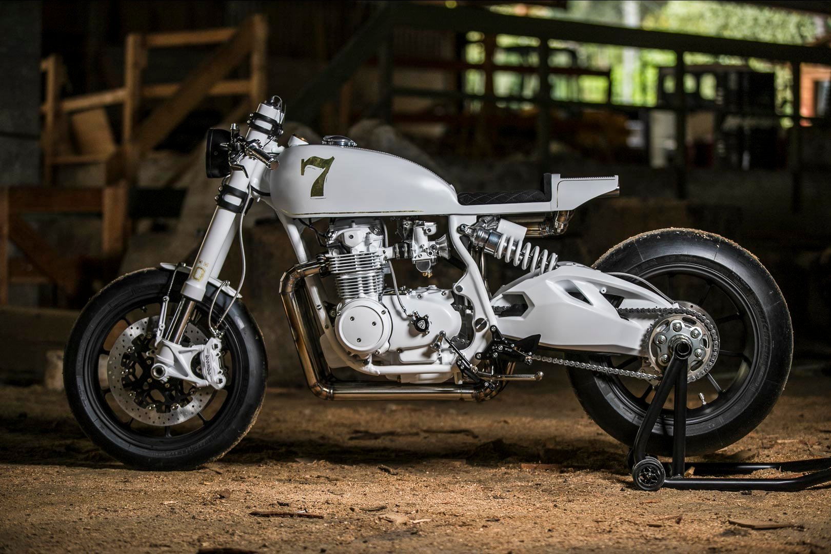 Why choose a honda cb500 twin cafe racer for your project? Discover why it is a top custom pick.