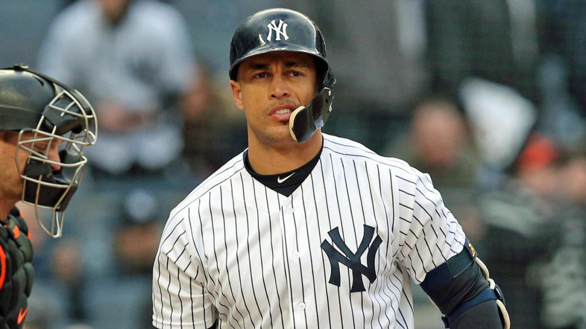 Why choose yankees pinstripe wallpaper for your look? (Explore the iconic style for true baseball fans)