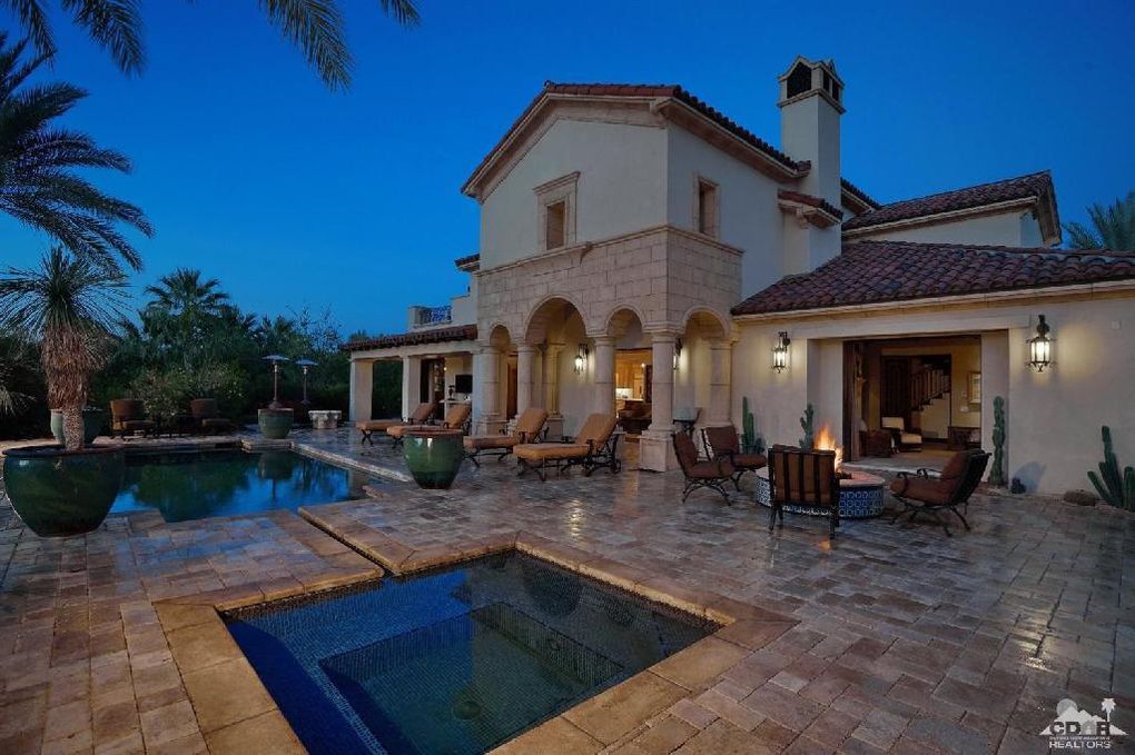Thinking about Fred Couples home value? See what makes his impressive property so special and luxurious.