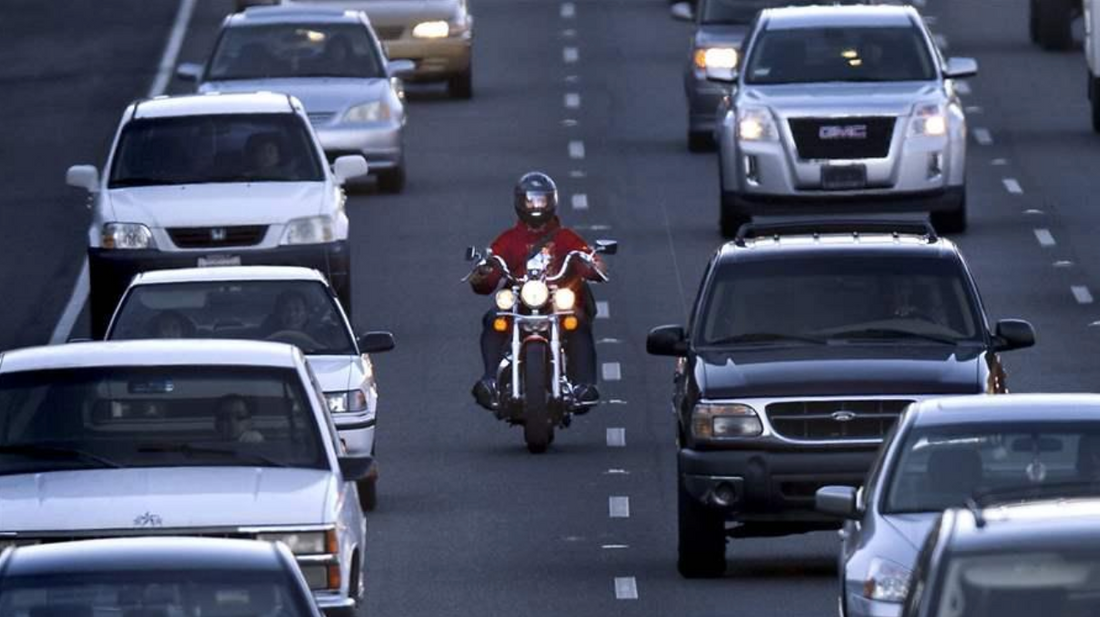 How does Arizonas new arizona lane splitting law actually work? A simple guide for all motorcycle riders.