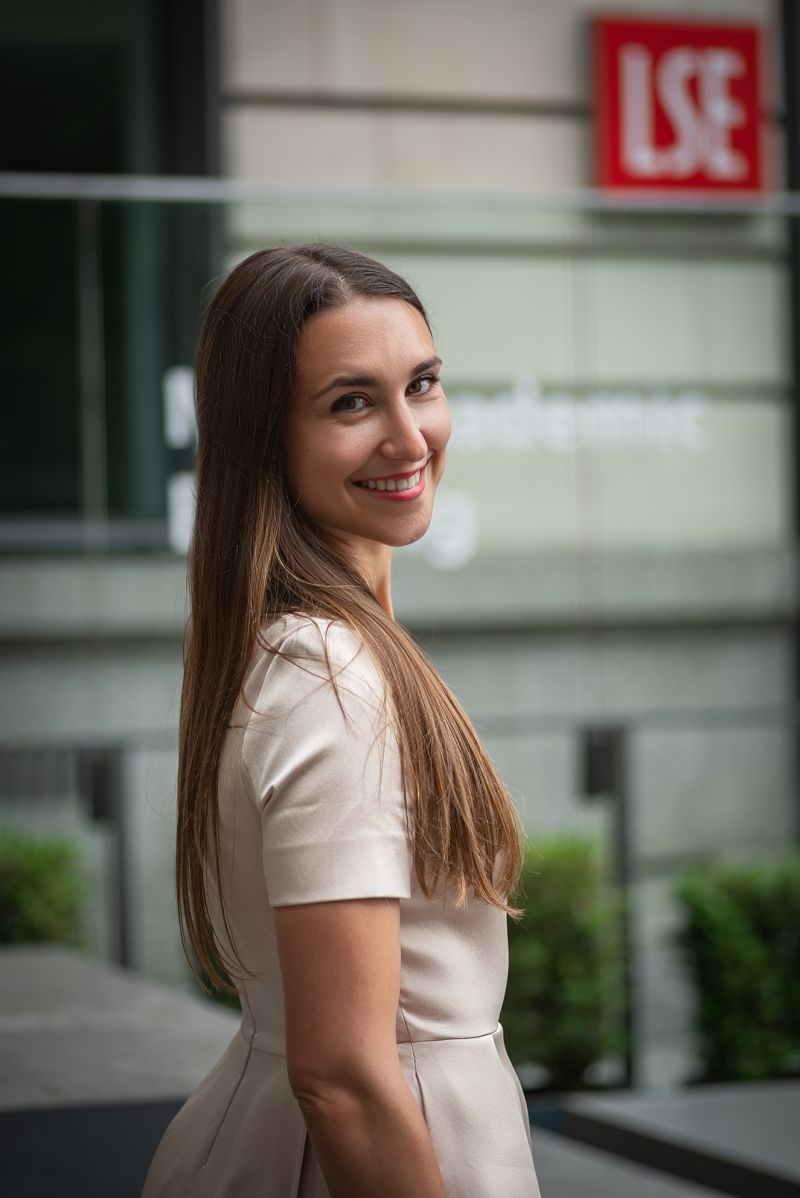 Victoria Suarez Style Guide: How to Dress Like Her