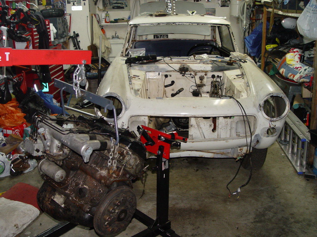 Peugeot 404: Where are parts? (Top sources)