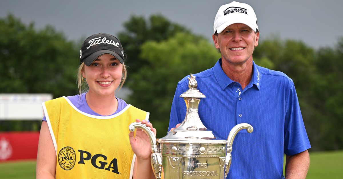 Stricker caddie: Need help? (Ask)