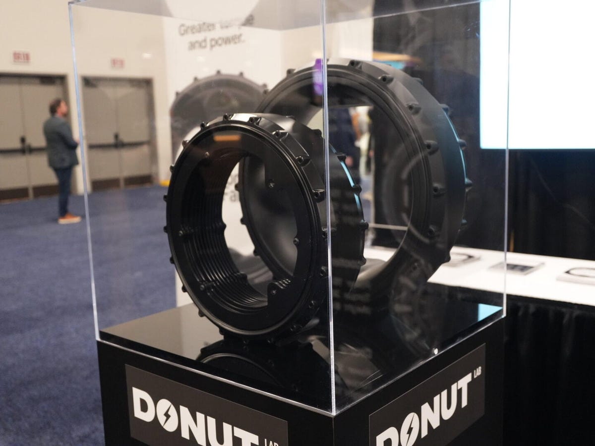 How does a donut motor actually work? We can discover its unique and super efficient operation together.