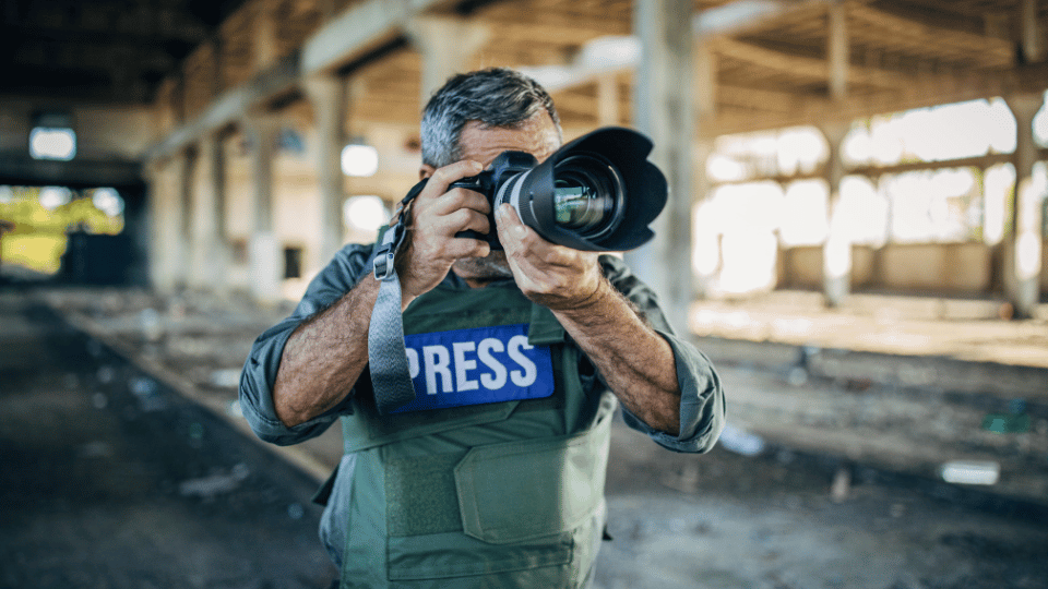 How much do NBA photographers make, really? Get the facts on their income potential and benefits.