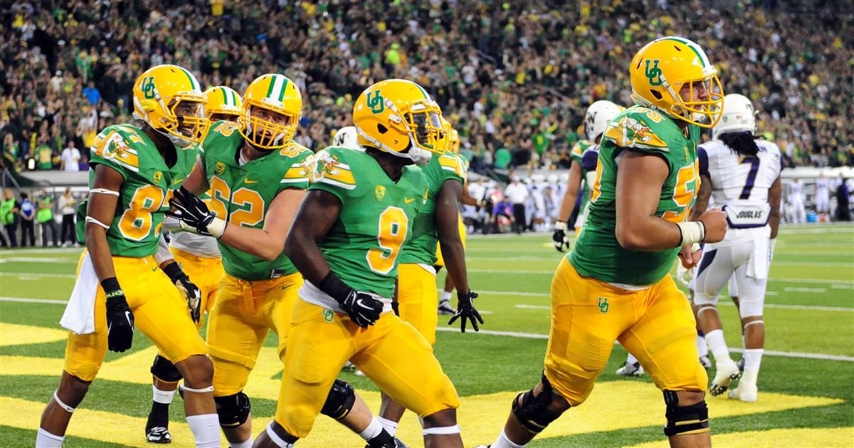 Remember the classic old Oregon Ducks football uniforms? We rank the most iconic designs ever seen.