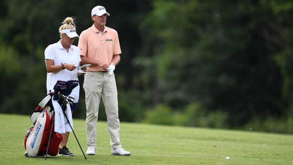 Stricker caddie: Need help? (Ask)