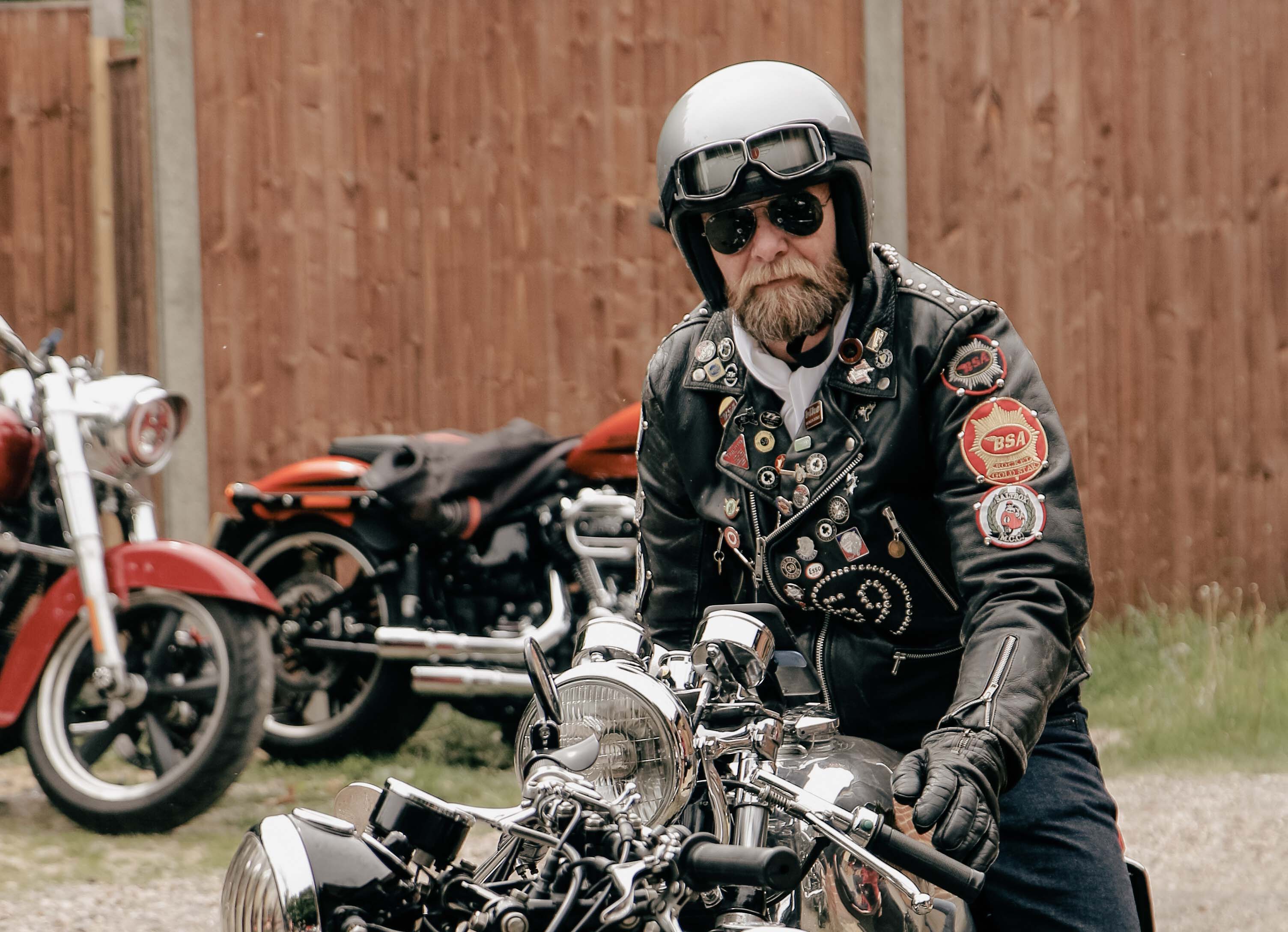 Why choose a vintage motorcycle outfit? It is all about timeless style and pure riding attitude.