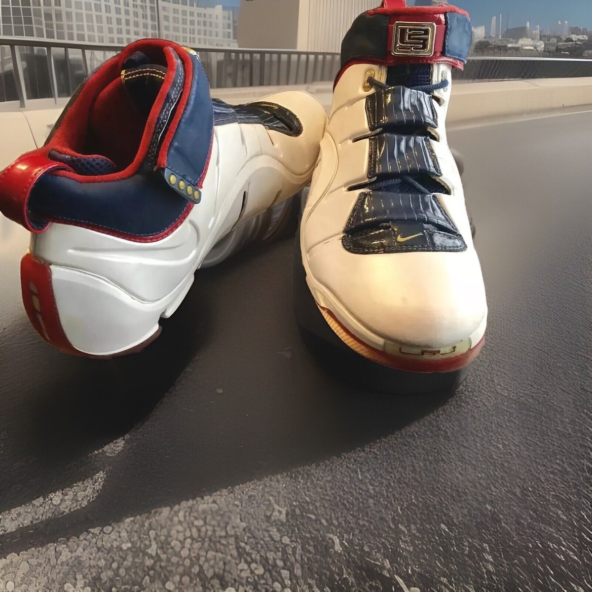 LeBron 4: Good for play? (Comfort and style of this classic shoe)