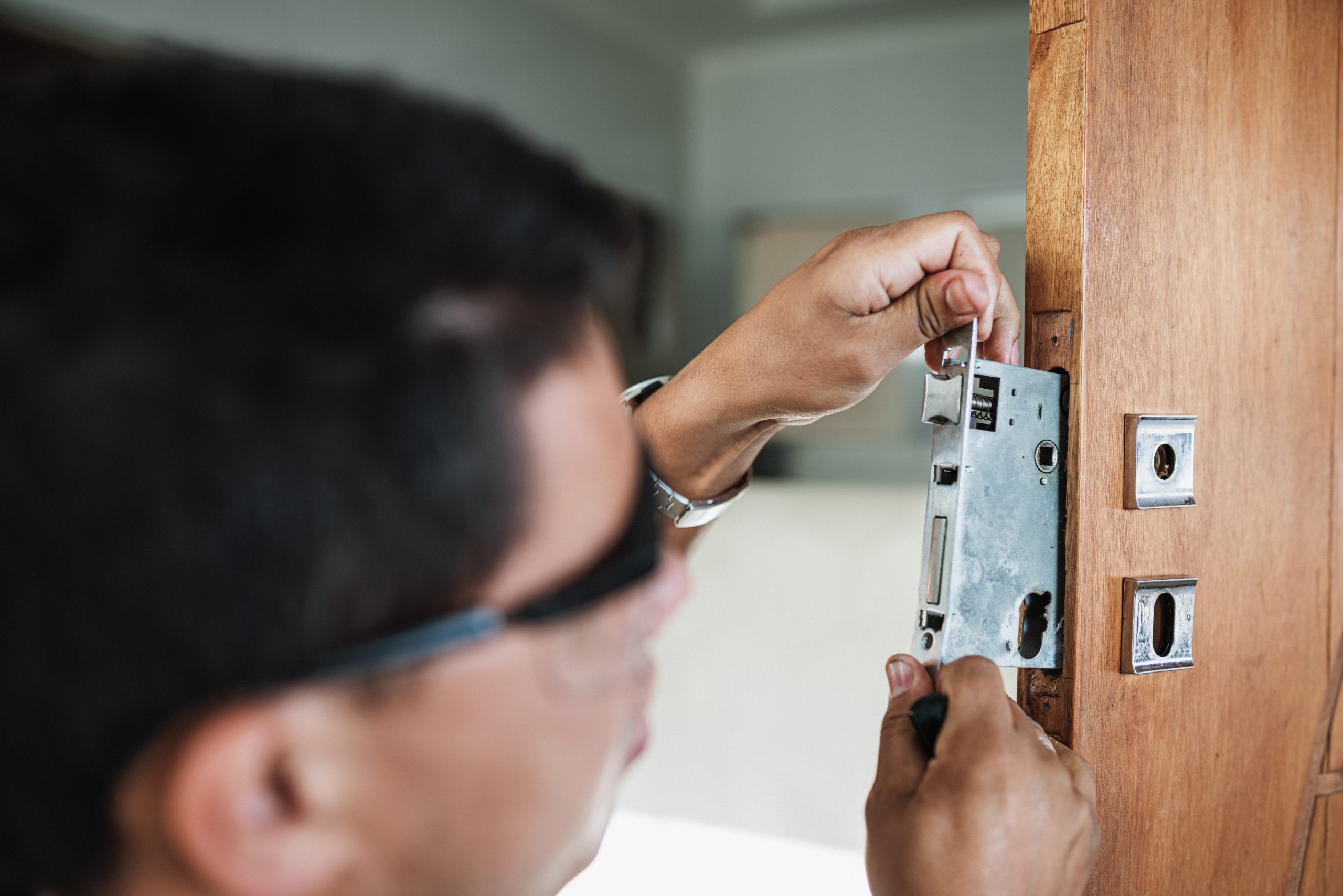 How to install men locks easily? 5 simple steps for home security success!