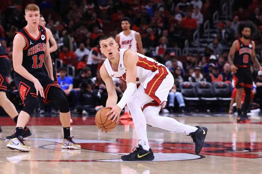 Who wins in Chicago Bulls vs Miami Heat matches? (player stats analysis revealed)