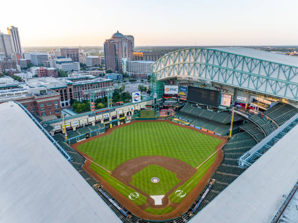 Where to find amazing photos of minute maid park? (best sources with tips inside)