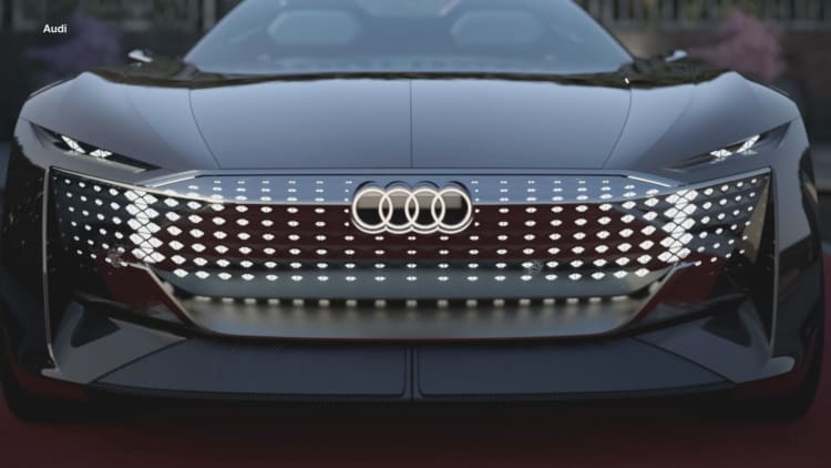 Who builds audi cars? Explore who makes audi cars today and where.